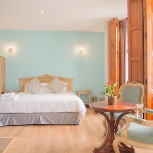 https://boutique-hotel-casona-dalameda.hotelsquito.com